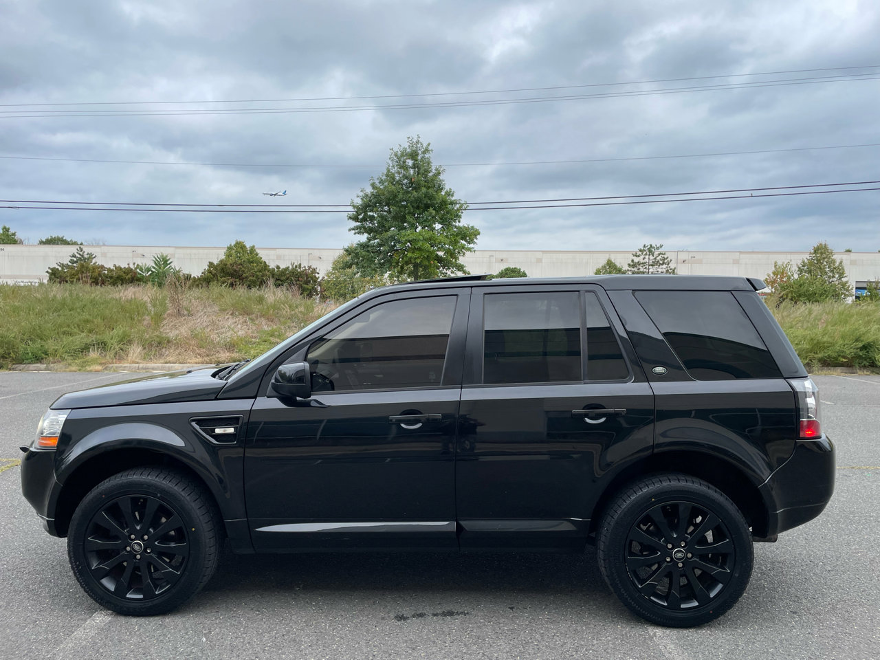 Used 2015 Land Rover LR2 HSE image 8