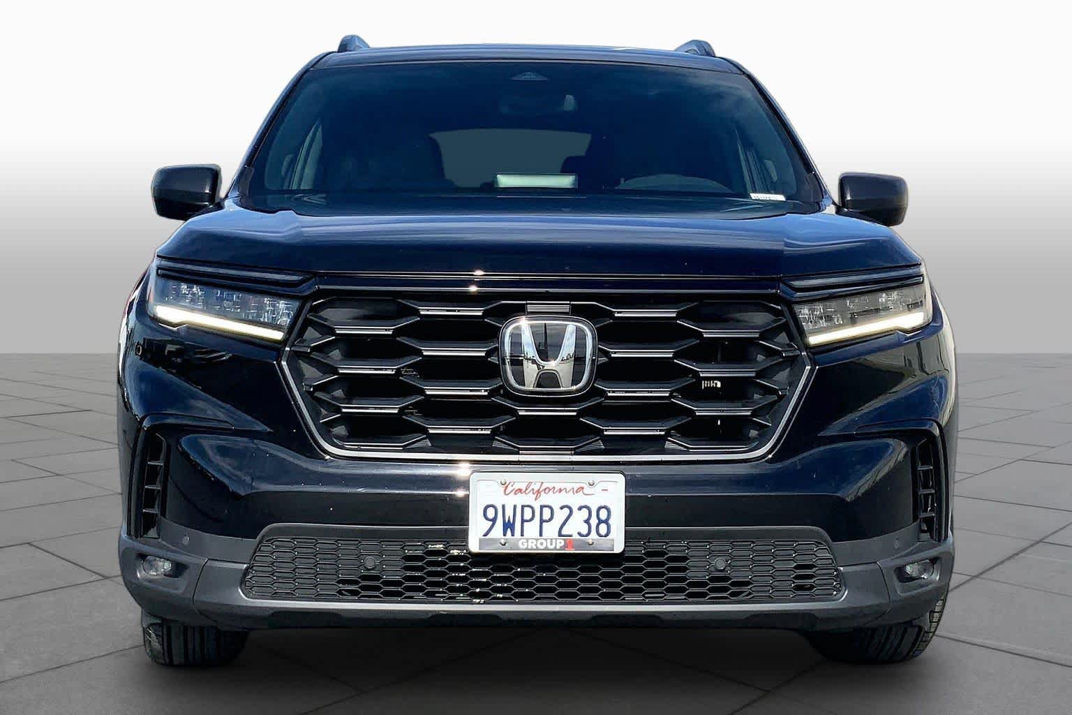Used 2025 Honda Pilot Sport image 3