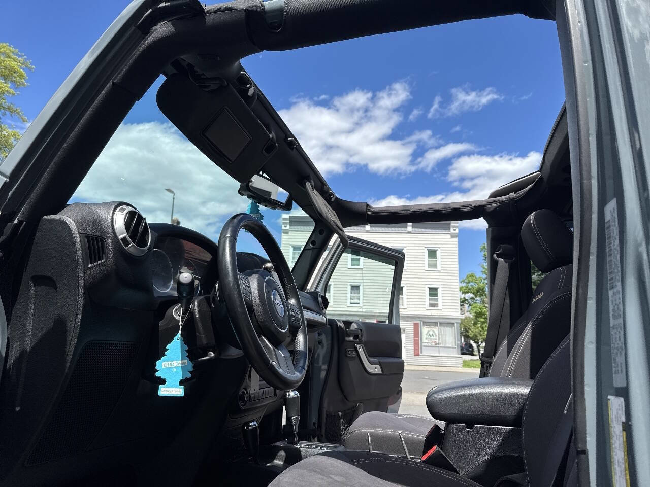 Used 2015 Jeep Wrangler Unlimited Sahara w/ Dual Top Group AWD/4WD image 12
