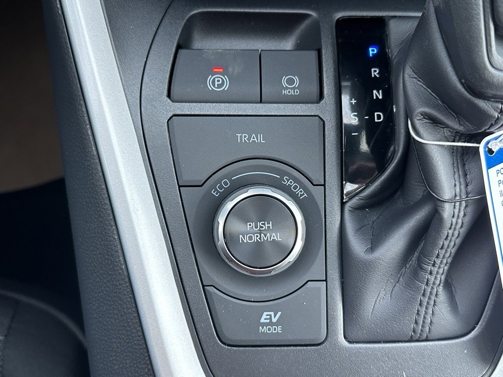 New 2025 Toyota RAV4 XLE image 30