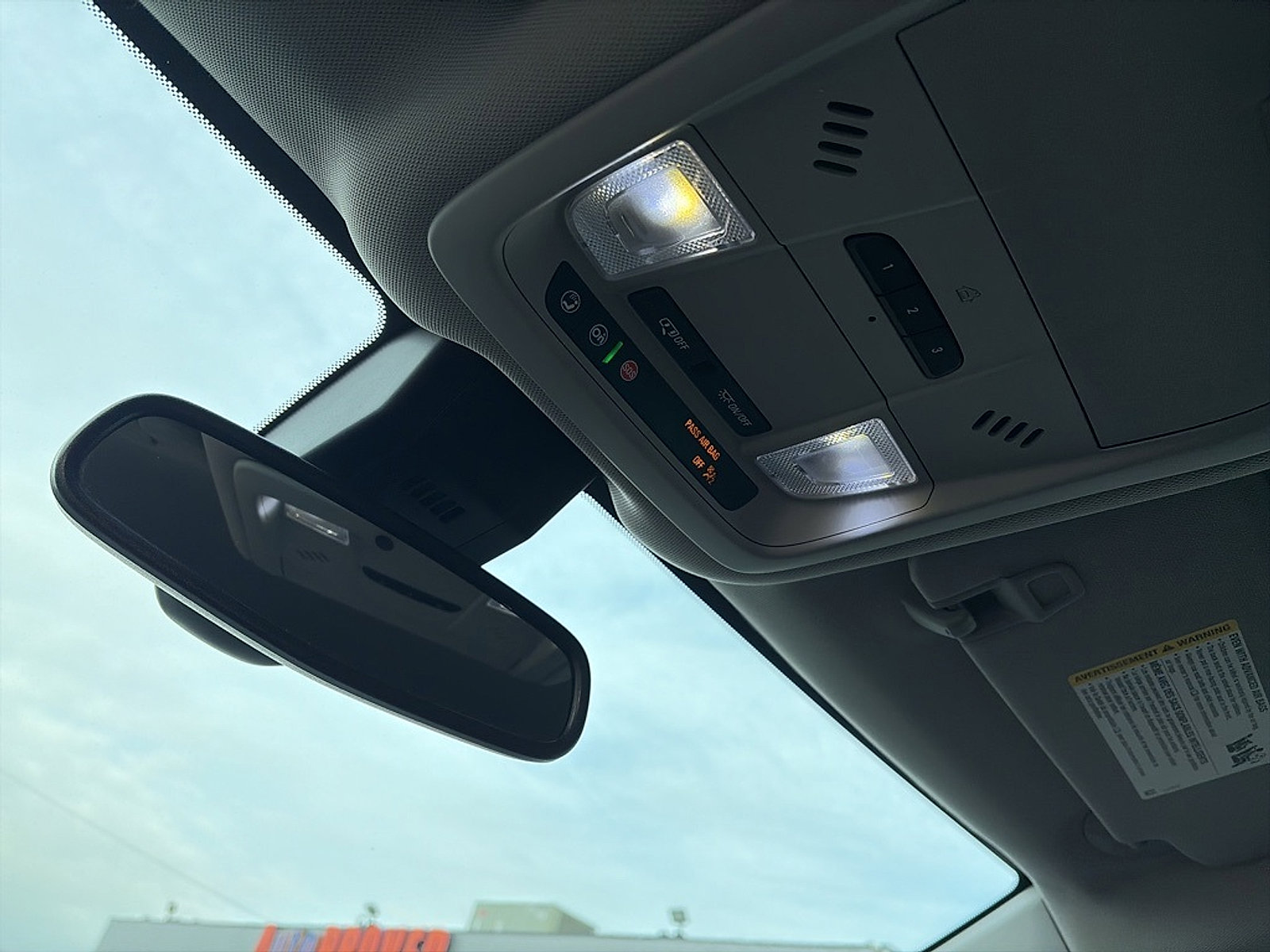 Used 2020 Chevrolet Equinox Premier image 23