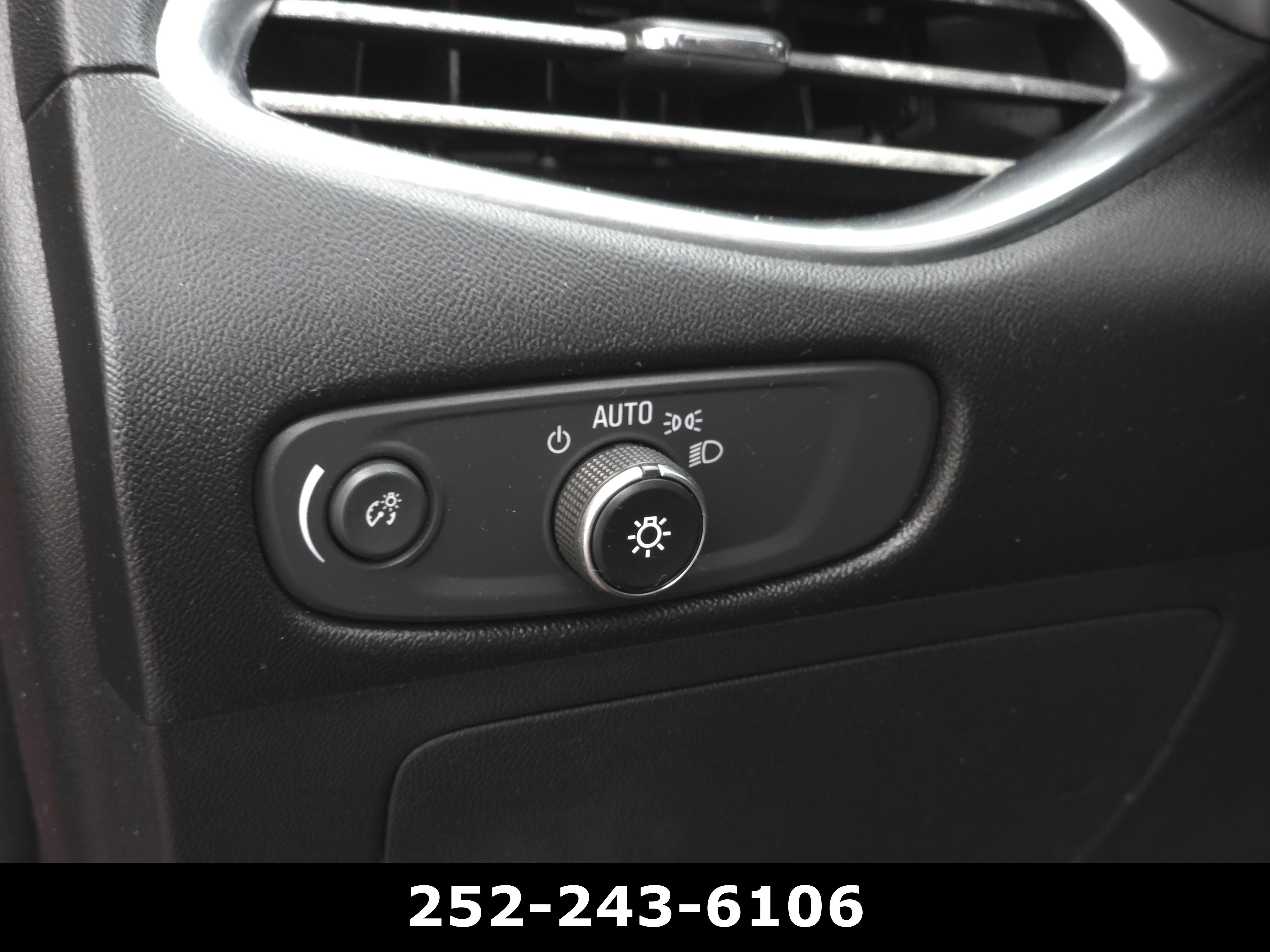 Used 2018 Chevrolet Malibu LT w/ Leather Package image 23