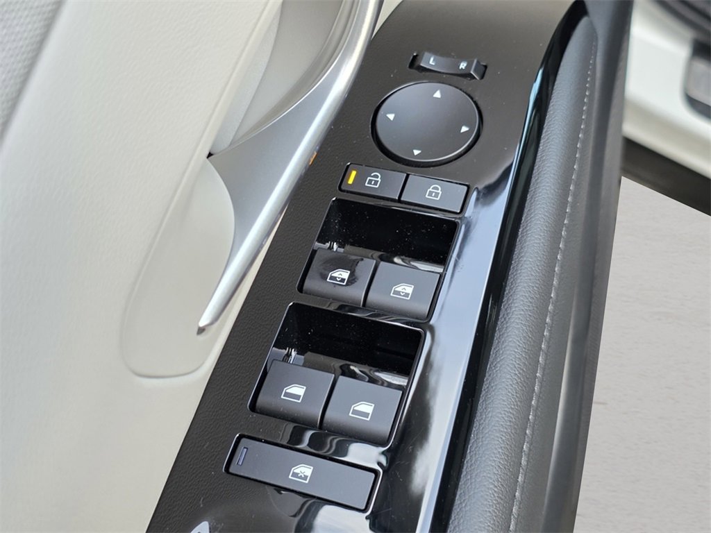 New 2025 Hyundai Tucson Limited image 18