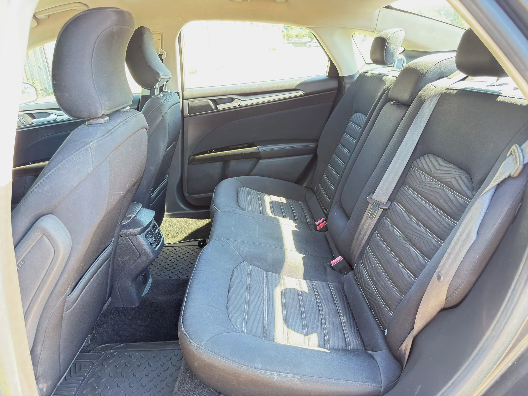 Used 2016 Ford Fusion SE FWD image 21