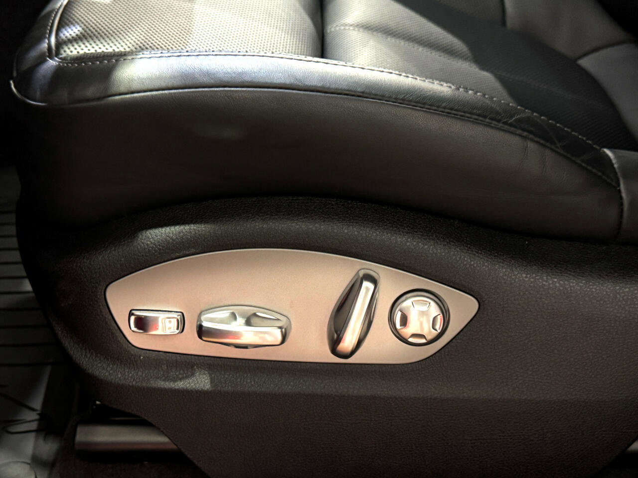 Used 2023 Porsche Macan image 28