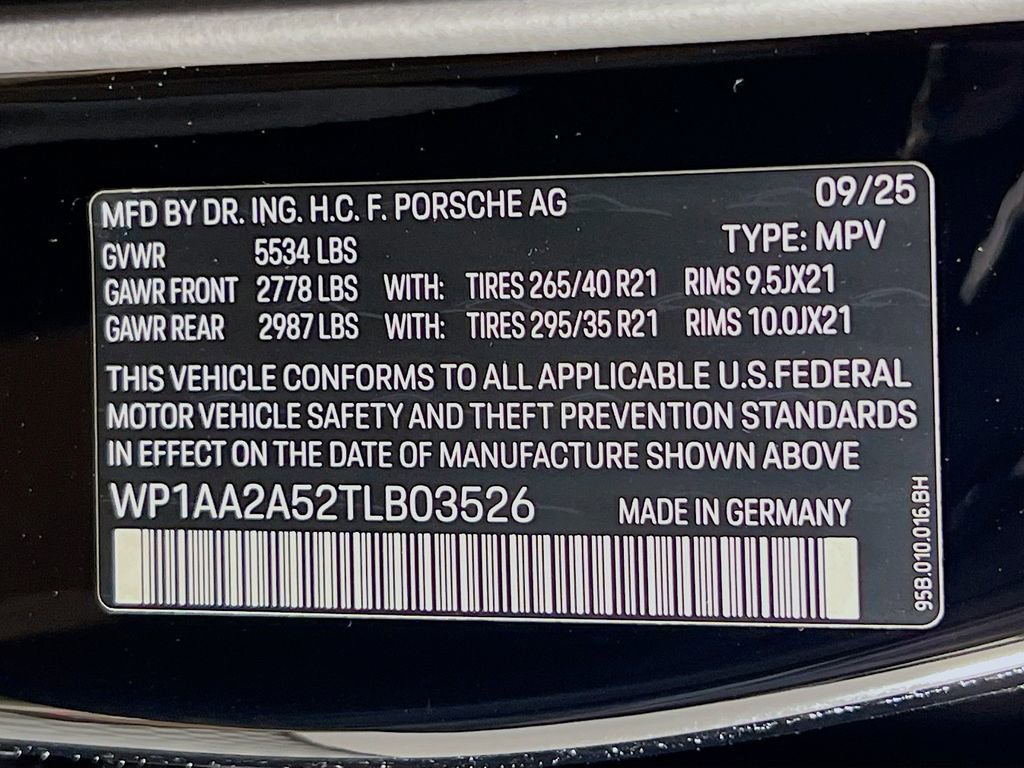Certified 2026 Porsche Macan AWD/4WD image 34