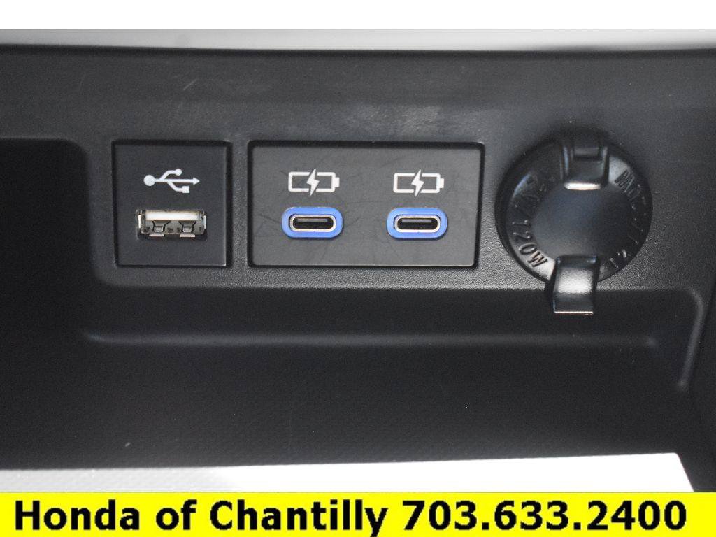 Used 2022 Toyota Highlander XLE AWD/4WD image 16