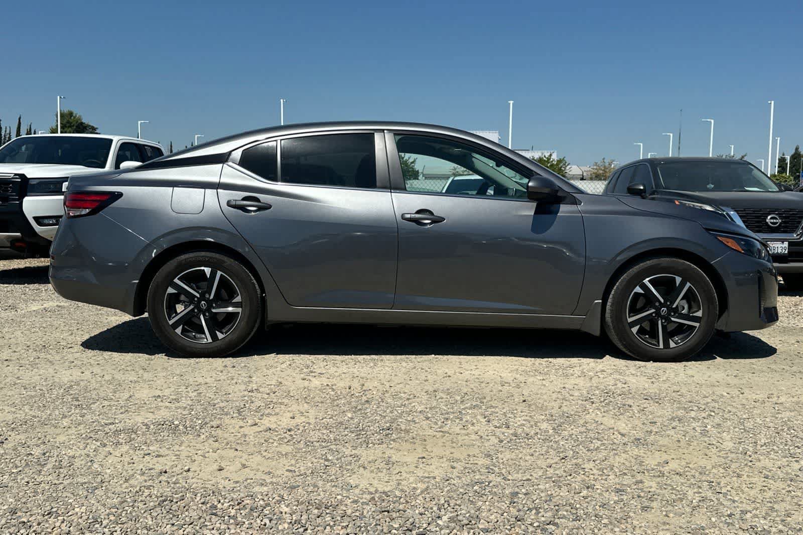 Used 2024 Nissan Sentra SV FWD image 9