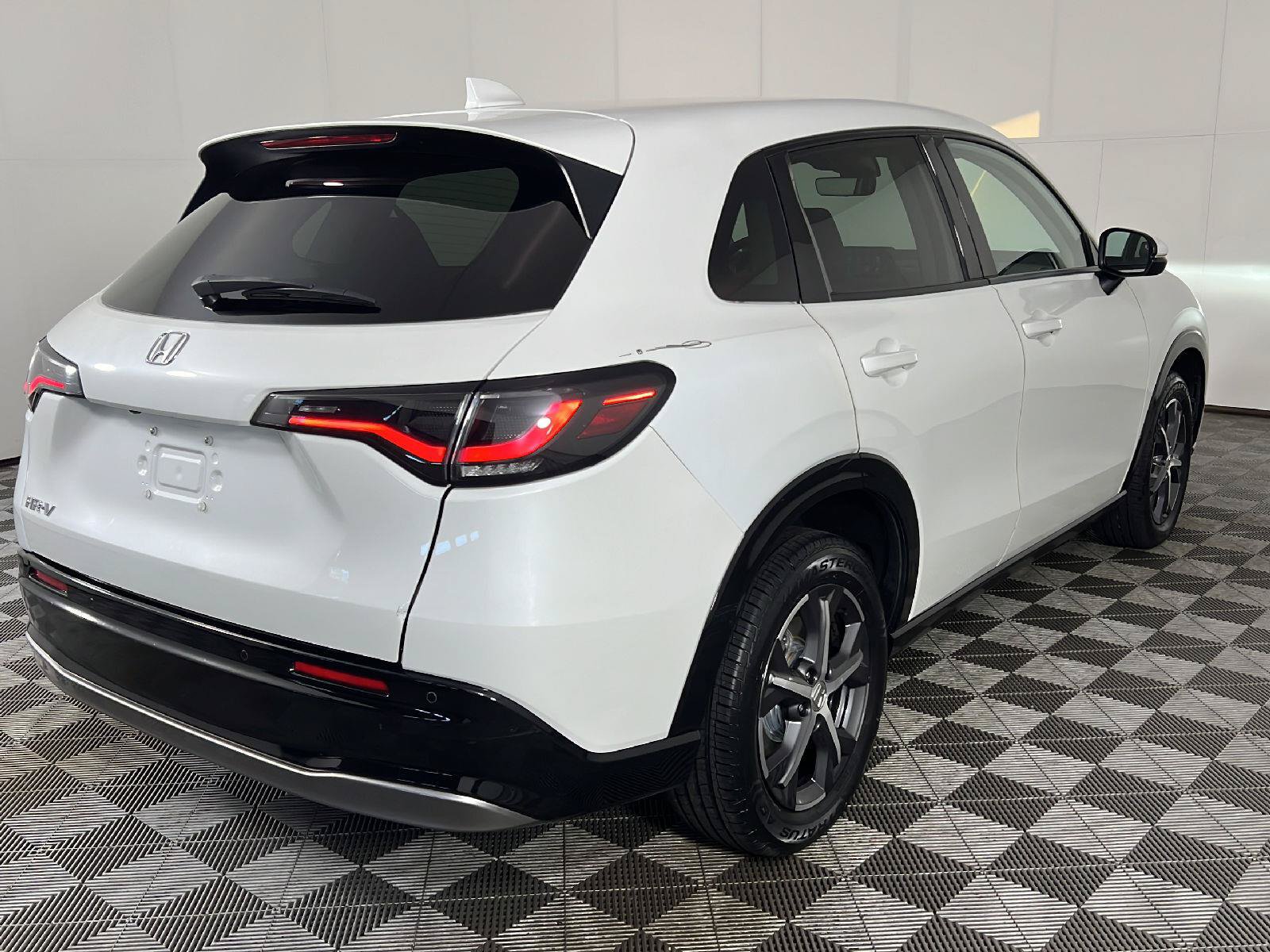 Used 2023 Honda HR-V EX-L image 42