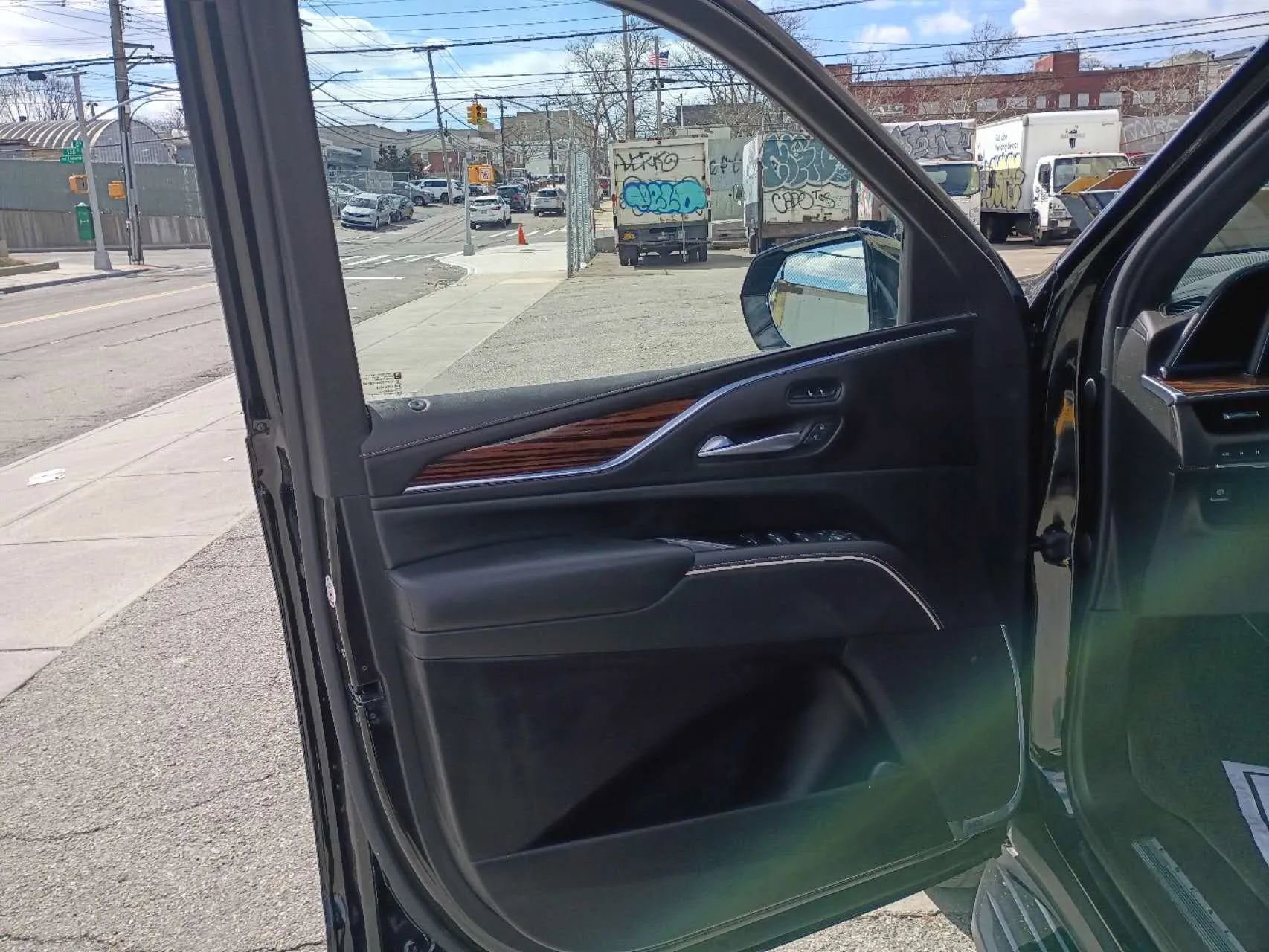 Used 2023 Cadillac Escalade ESV Luxury image 19