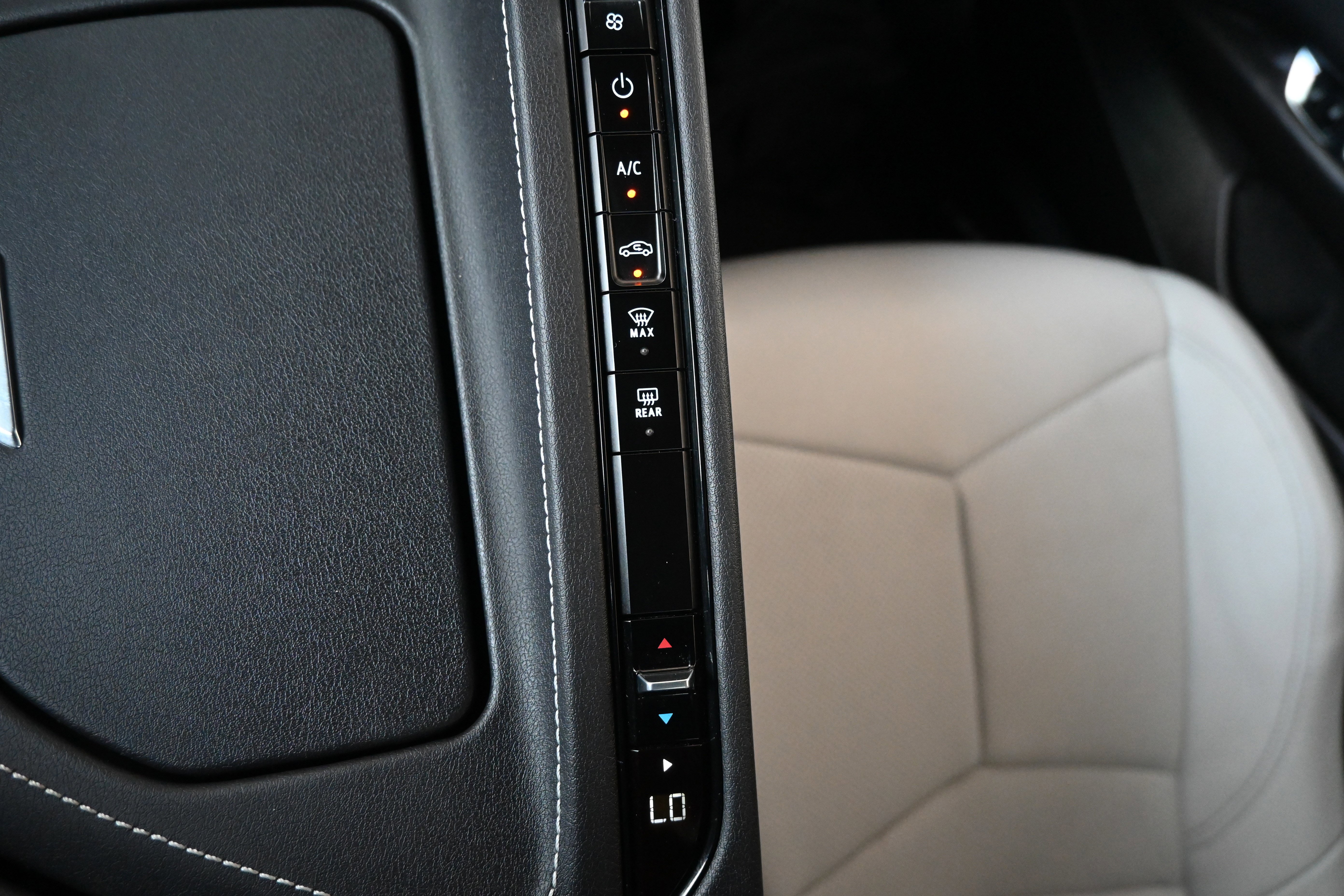 Used 2023 Chevrolet Corvette Stingray Convertible w/ 1LT image 31