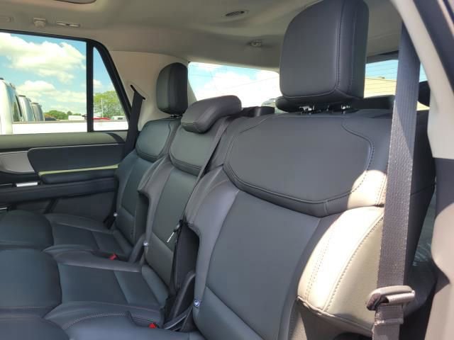 New 2025 Ford Expedition Active image 14