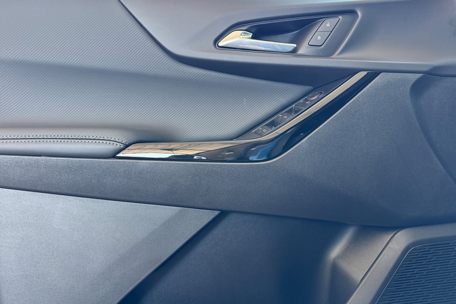 New 2025 Chevrolet Equinox LT image 11