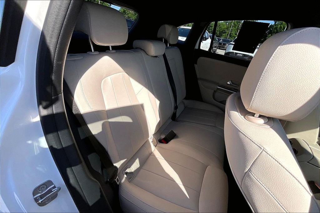 Used 2025 Mercedes-Benz GLA 250 image 38