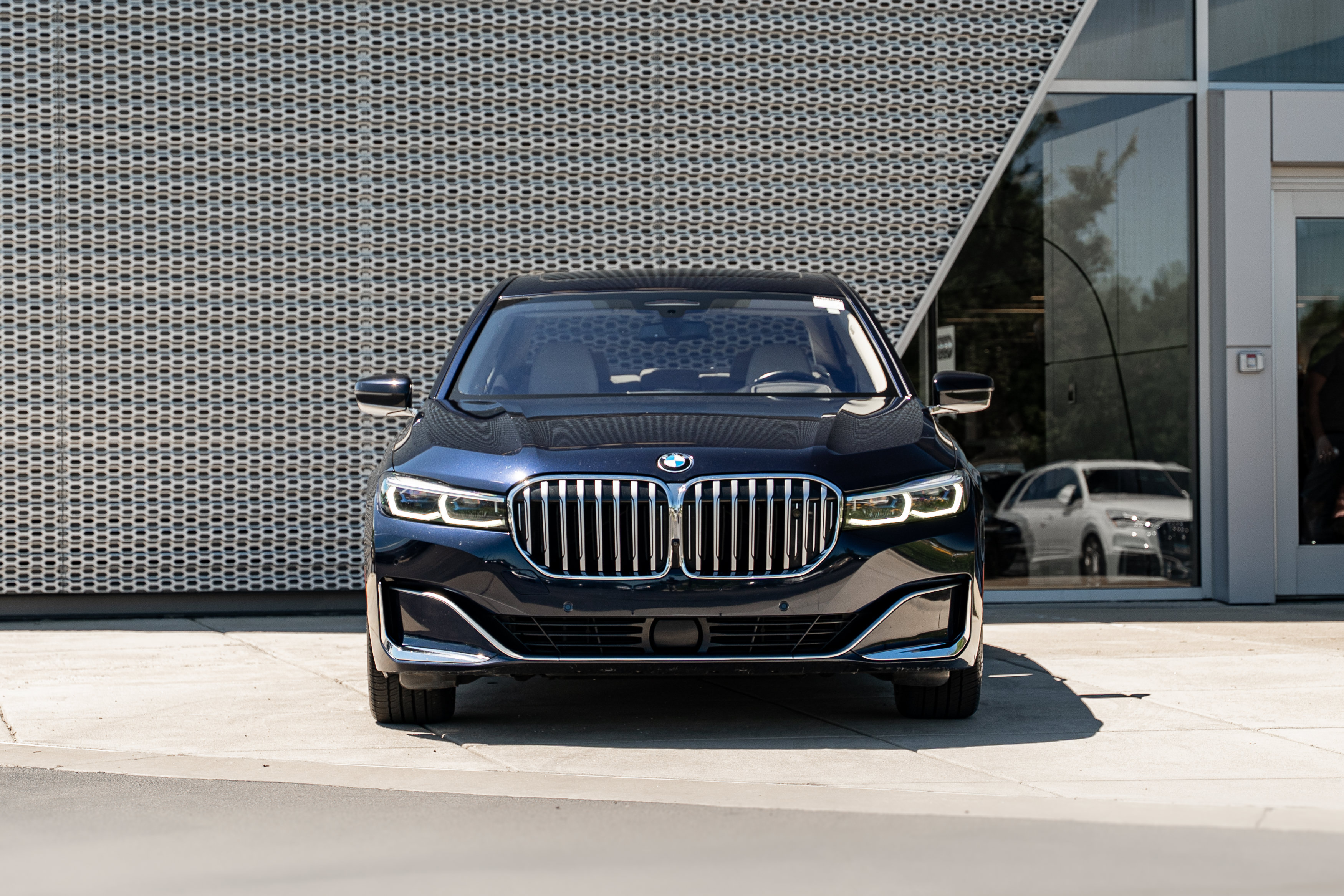 Used 2020 BMW 750i xDrive w/ Autobahn Package AWD/4WD image 39
