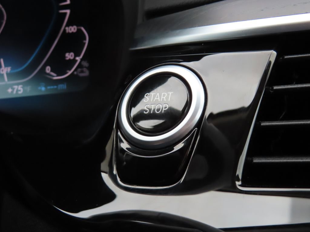 Used 2022 BMW 530e xDrive w/ Premium Package AWD/4WD image 13