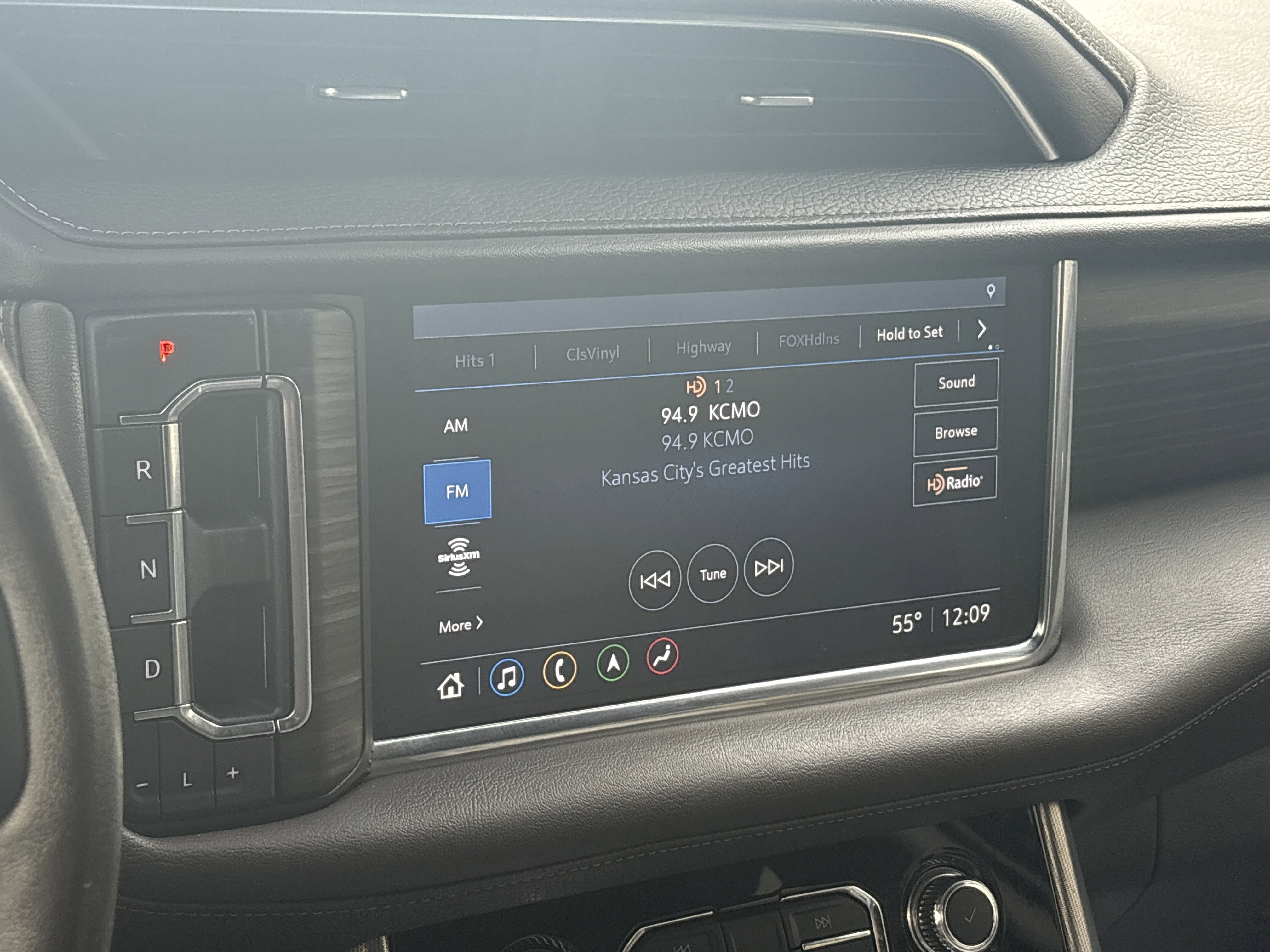 Used 2021 GMC Yukon Denali w/ Denali Premium Package image 23