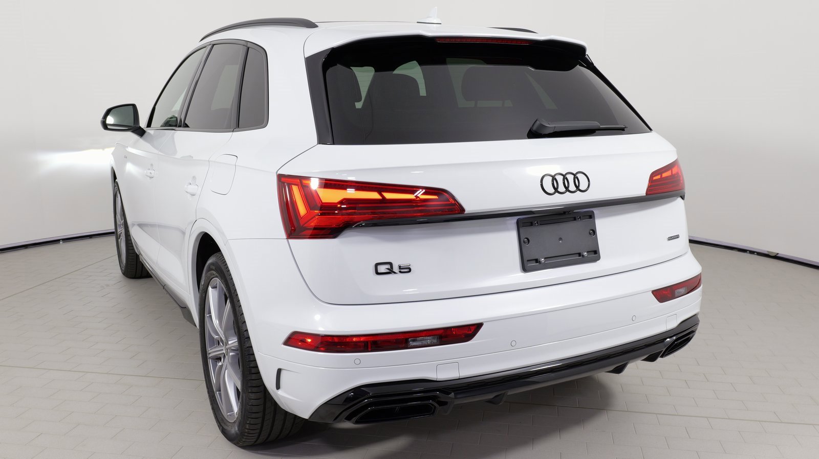 Used 2024 Audi Q5 e Premium Plus w/ Premium Plus Package image 30