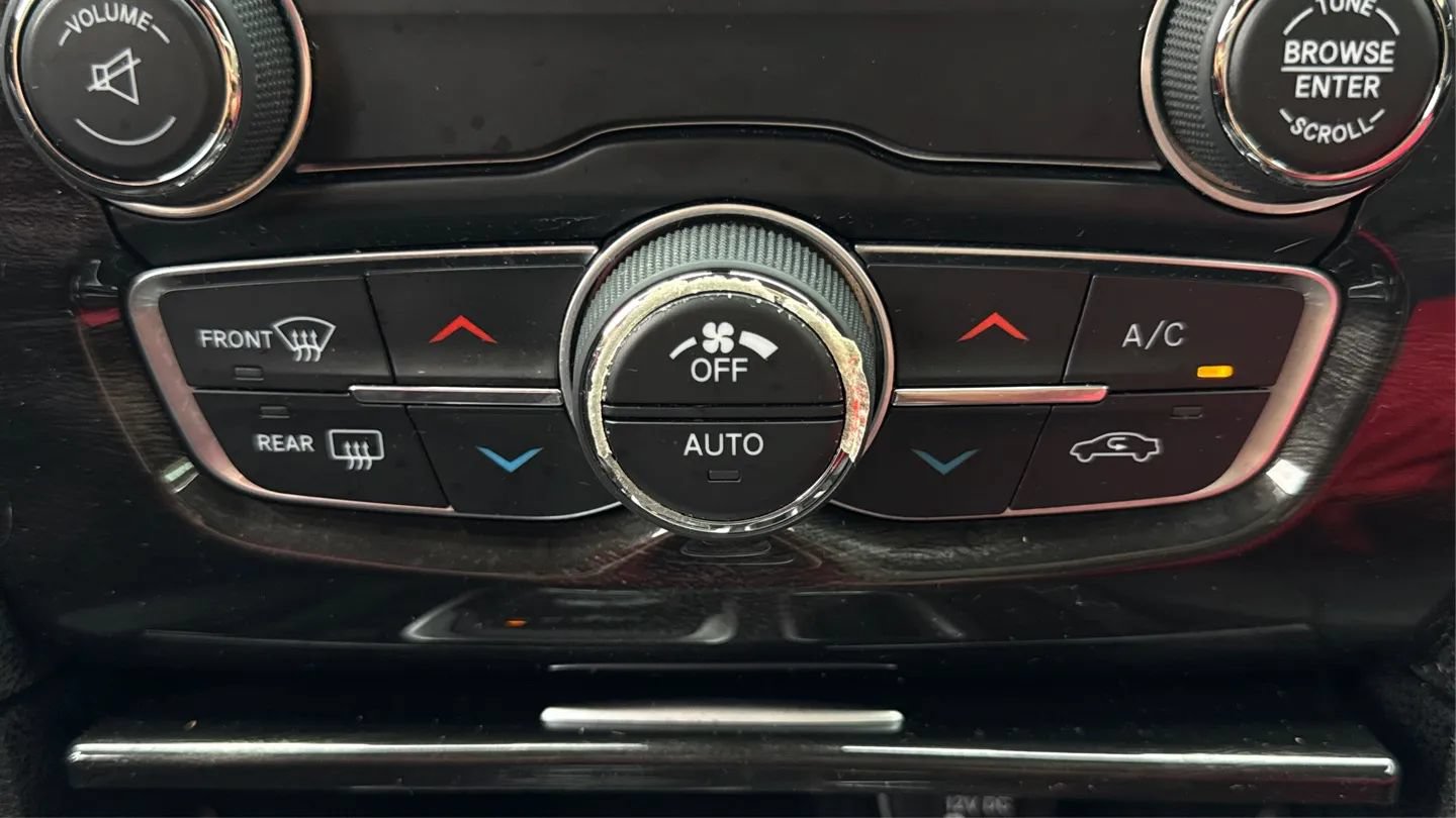 Used 2015 Chrysler 300 Limited RWD image 29