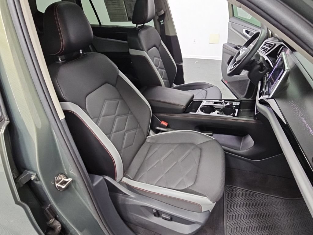 Used 2024 Volkswagen Atlas Peak Edition SEL AWD/4WD image 40