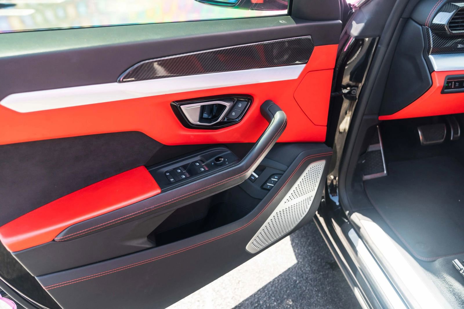 Used 2020 Lamborghini Urus AWD/4WD image 34