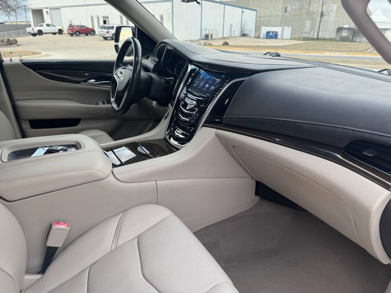 Used 2018 Cadillac Escalade Luxury image 15