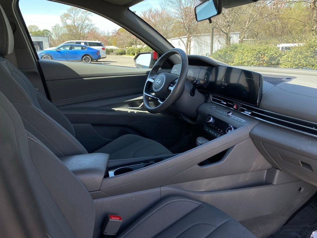 Used 2023 Hyundai Elantra SEL w/ Convenience Package image 29