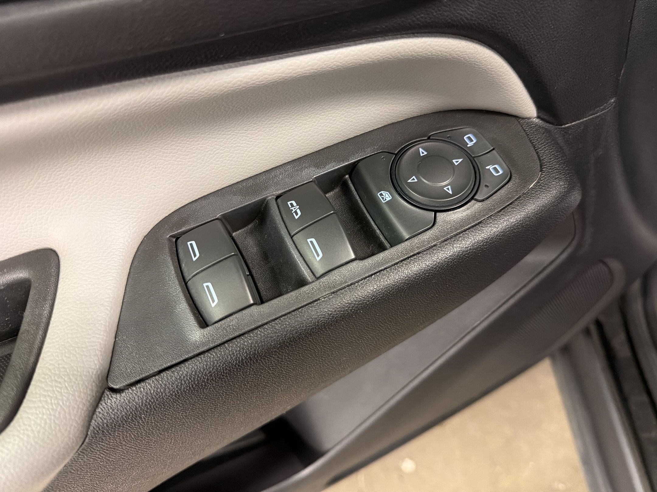 Used 2023 Chevrolet Equinox LS FWD image 13