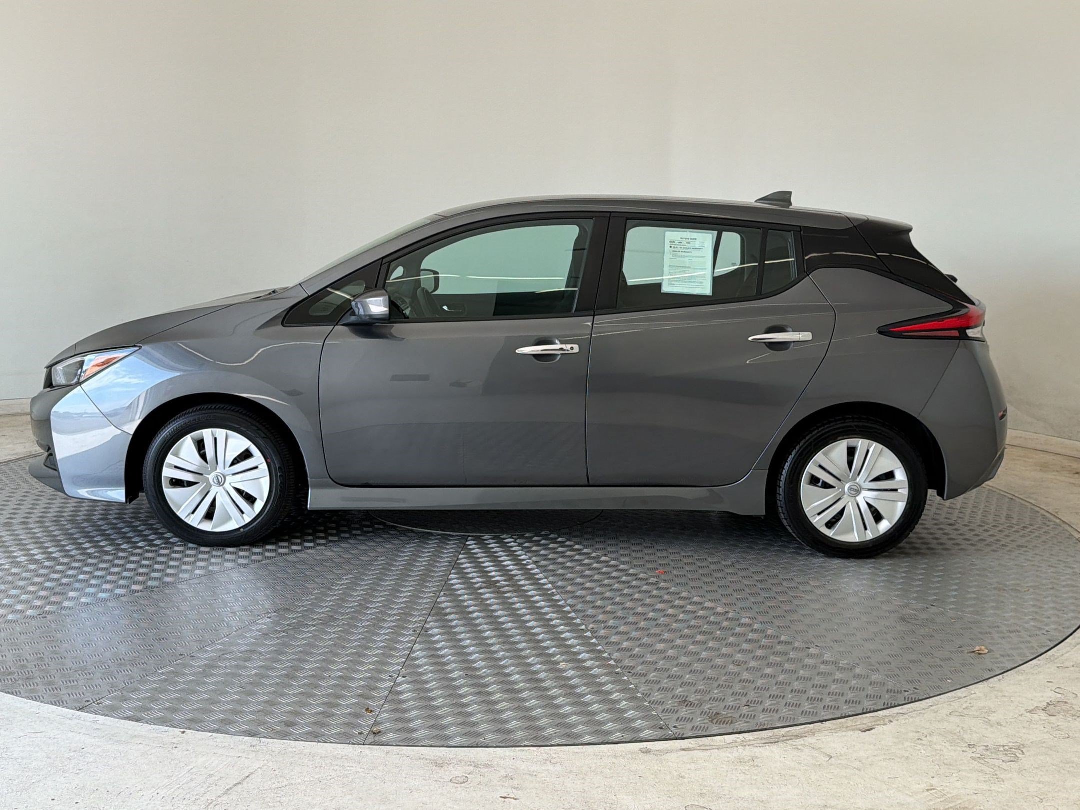 Used 2025 Nissan Leaf S FWD image 2