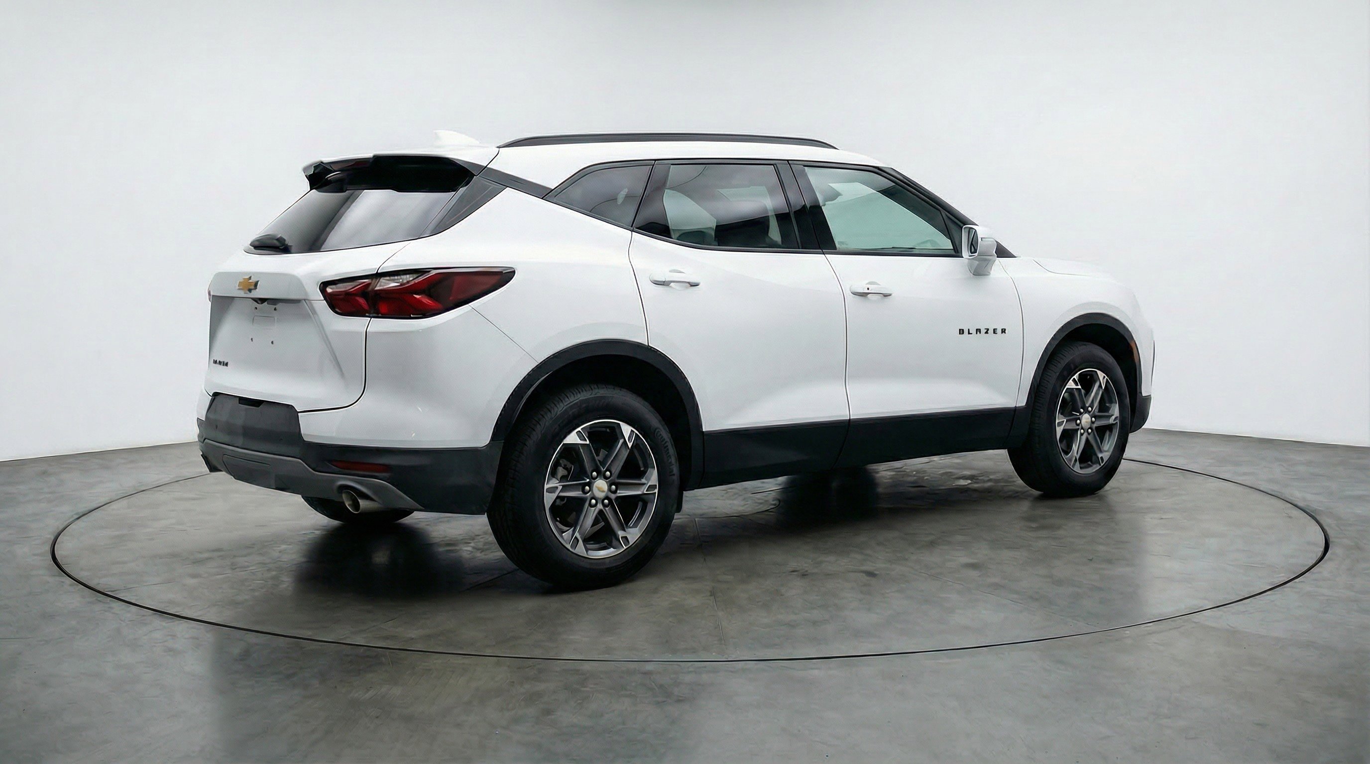 Used 2025 Chevrolet Blazer LT image 9