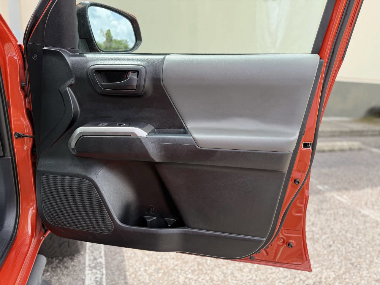 Used 2017 Toyota Tacoma SR5 image 27