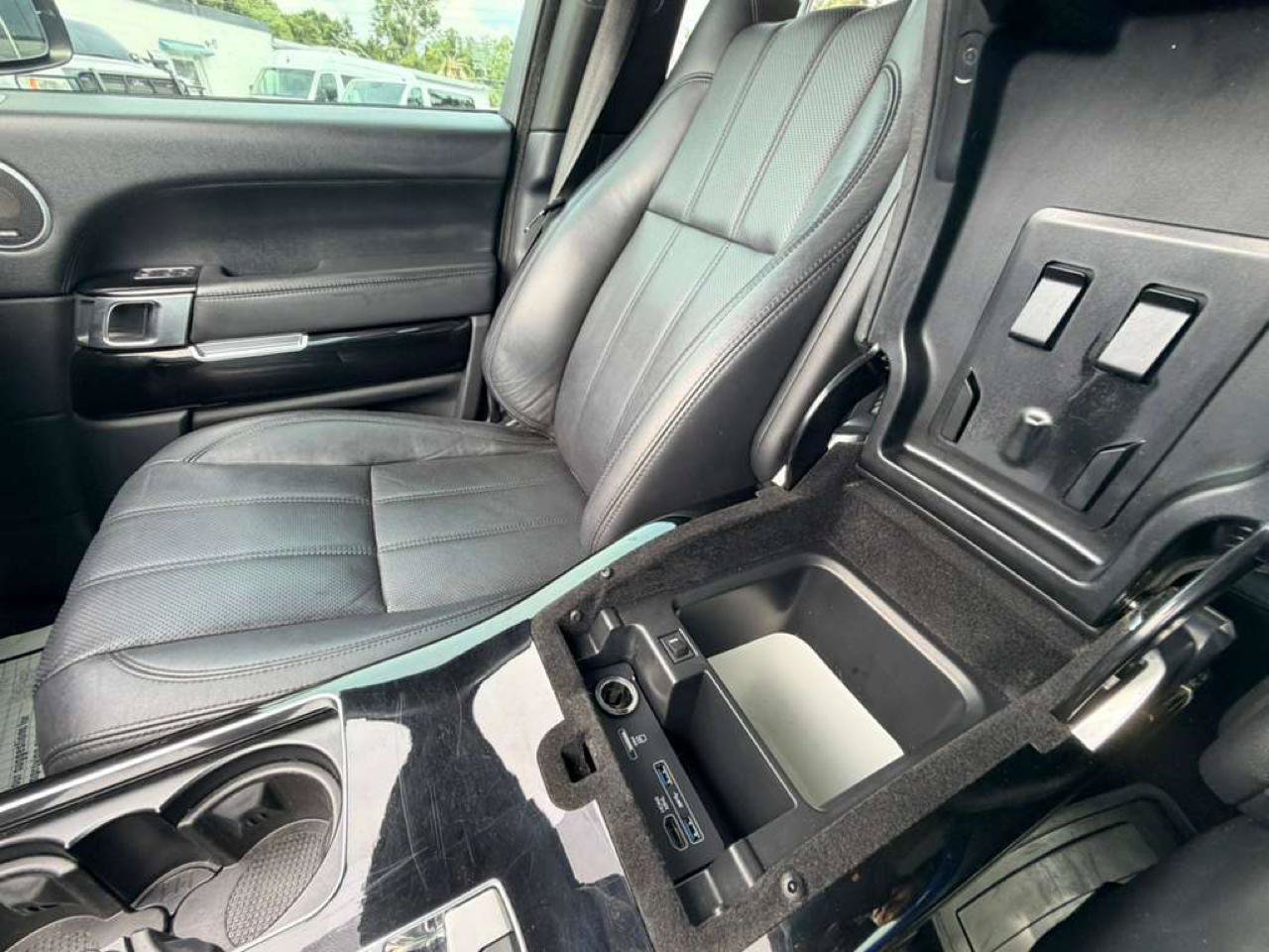 Used 2017 Land Rover Range Rover Supercharged AWD/4WD image 27