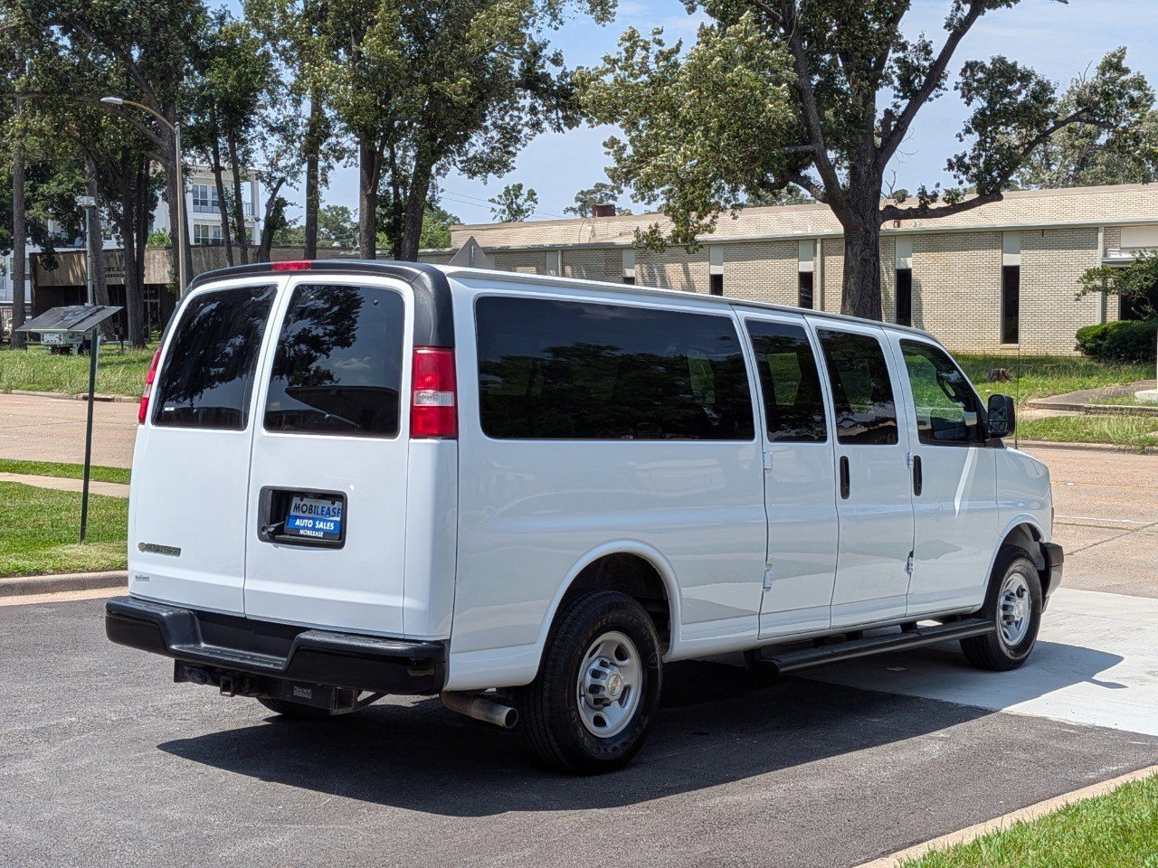 Used 2023 Chevrolet Express 3500 LS RWD image 5