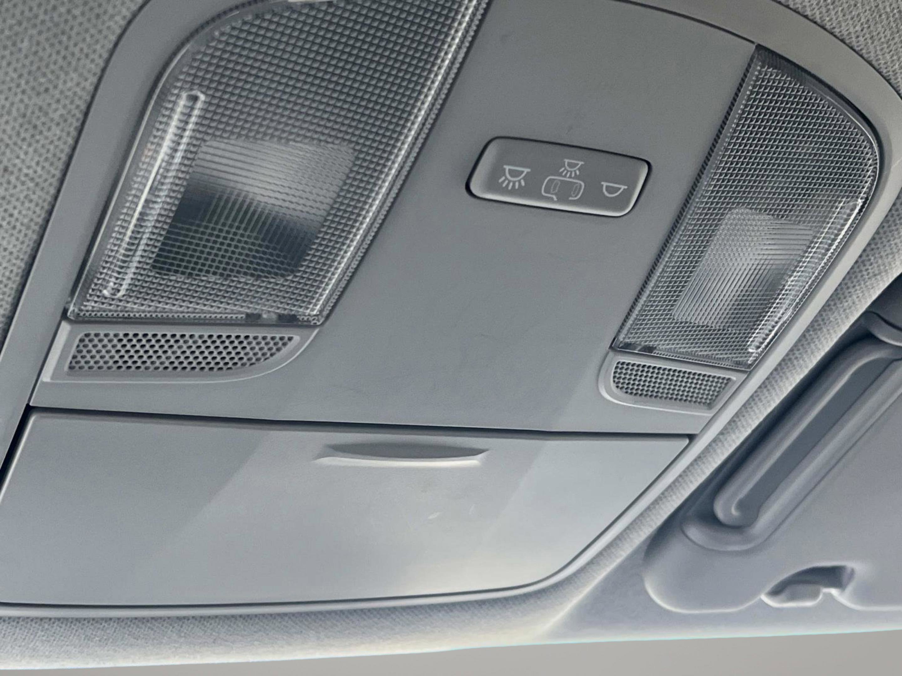 Used 2018 Hyundai Elantra GT image 33