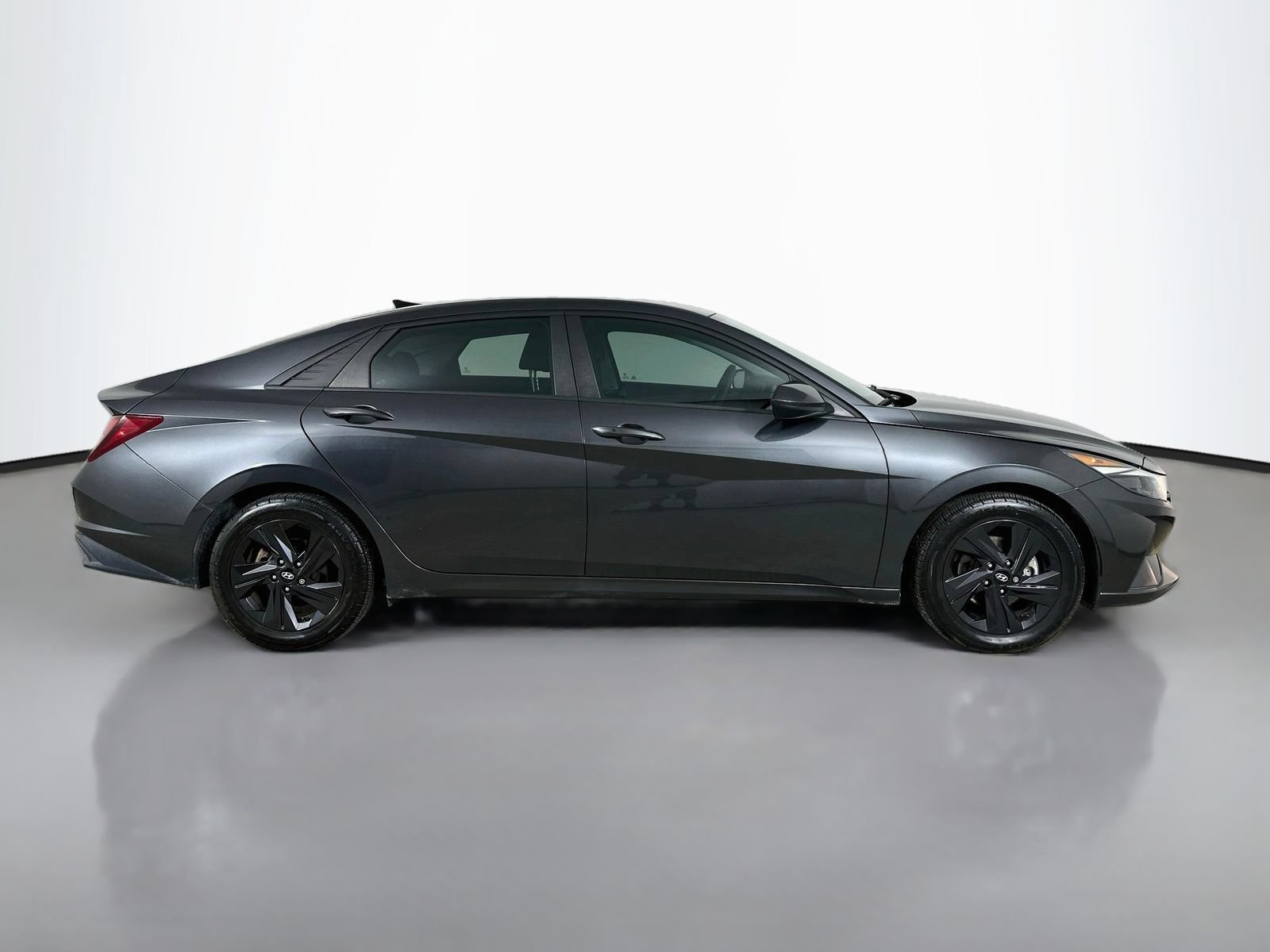Used 2021 Hyundai Elantra SEL FWD image 4