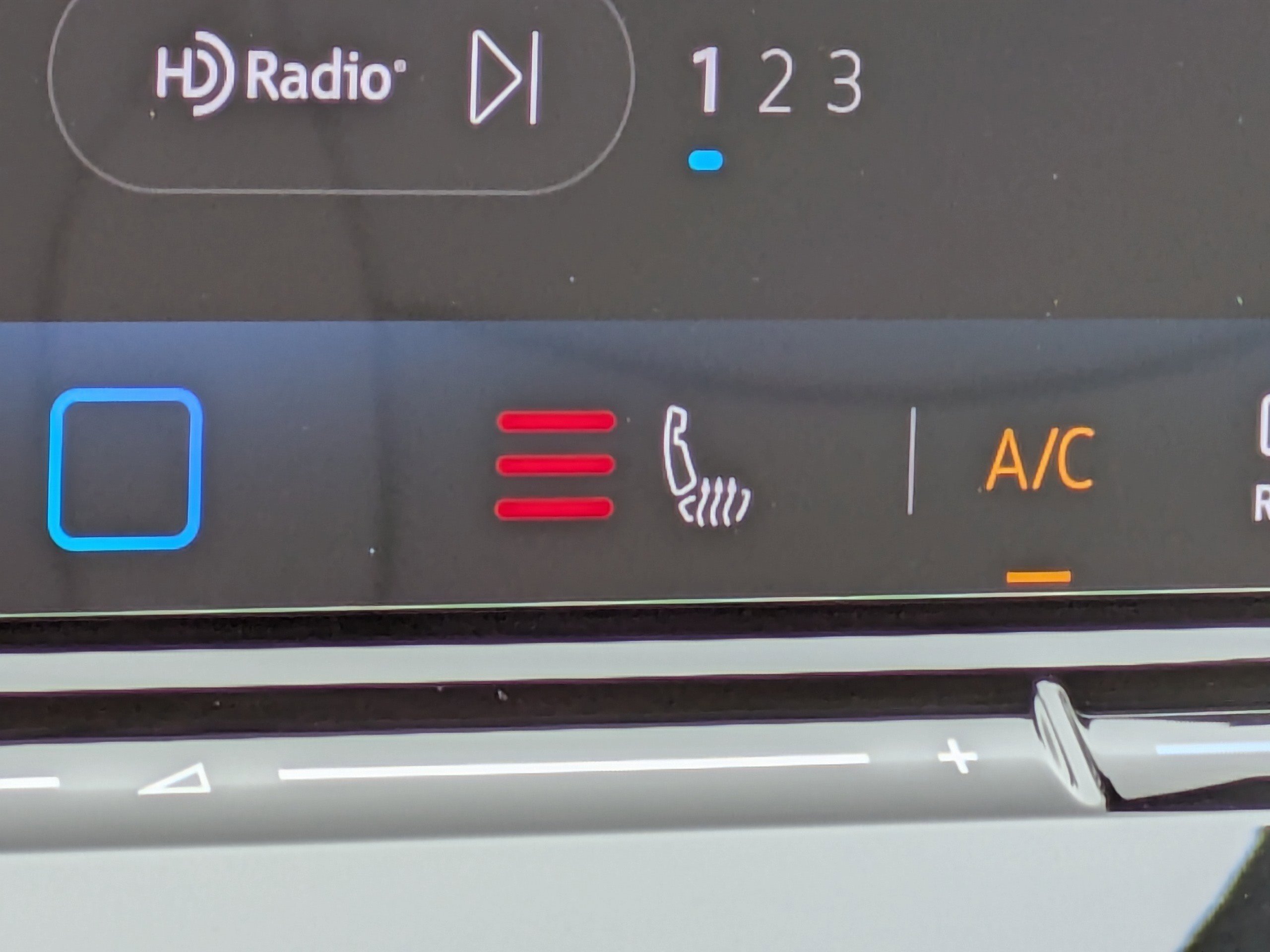 Used 2025 Volkswagen Tiguan SE FWD image 24