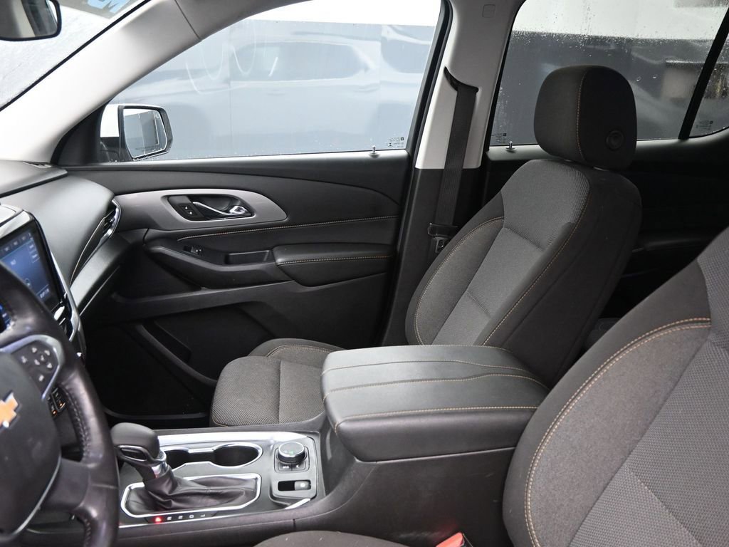 Used 2021 Chevrolet Traverse LT image 25