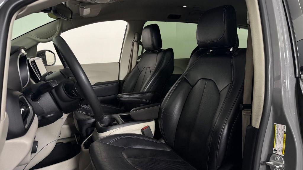 Used 2022 Chrysler Pacifica Touring-L FWD image 16