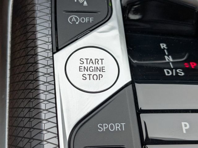 Used 2025 BMW 330i Sedan w/ M Sport Package image 32