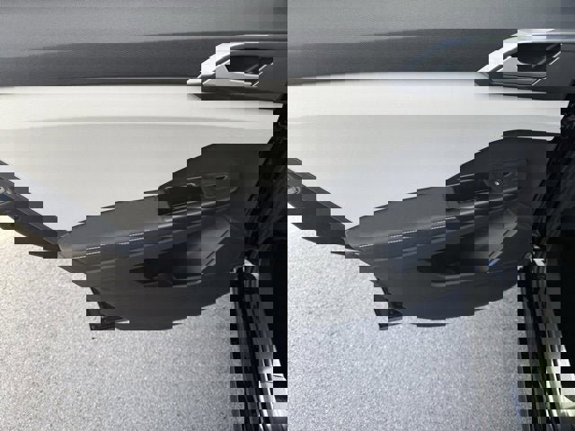 Certified 2025 Volkswagen Taos SEL image 10