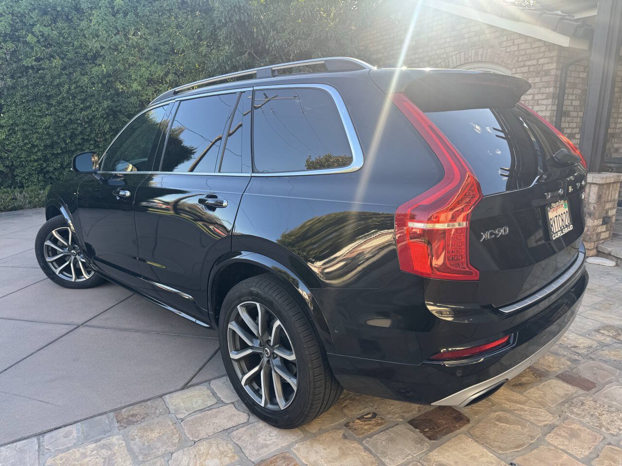 Used 2017 Volvo XC90 T6 Momentum w/ Vision Package AWD/4WD image 2