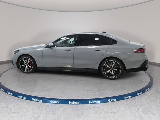 Certified 2025 BMW 550e xDrive w/ Premium Package image 8