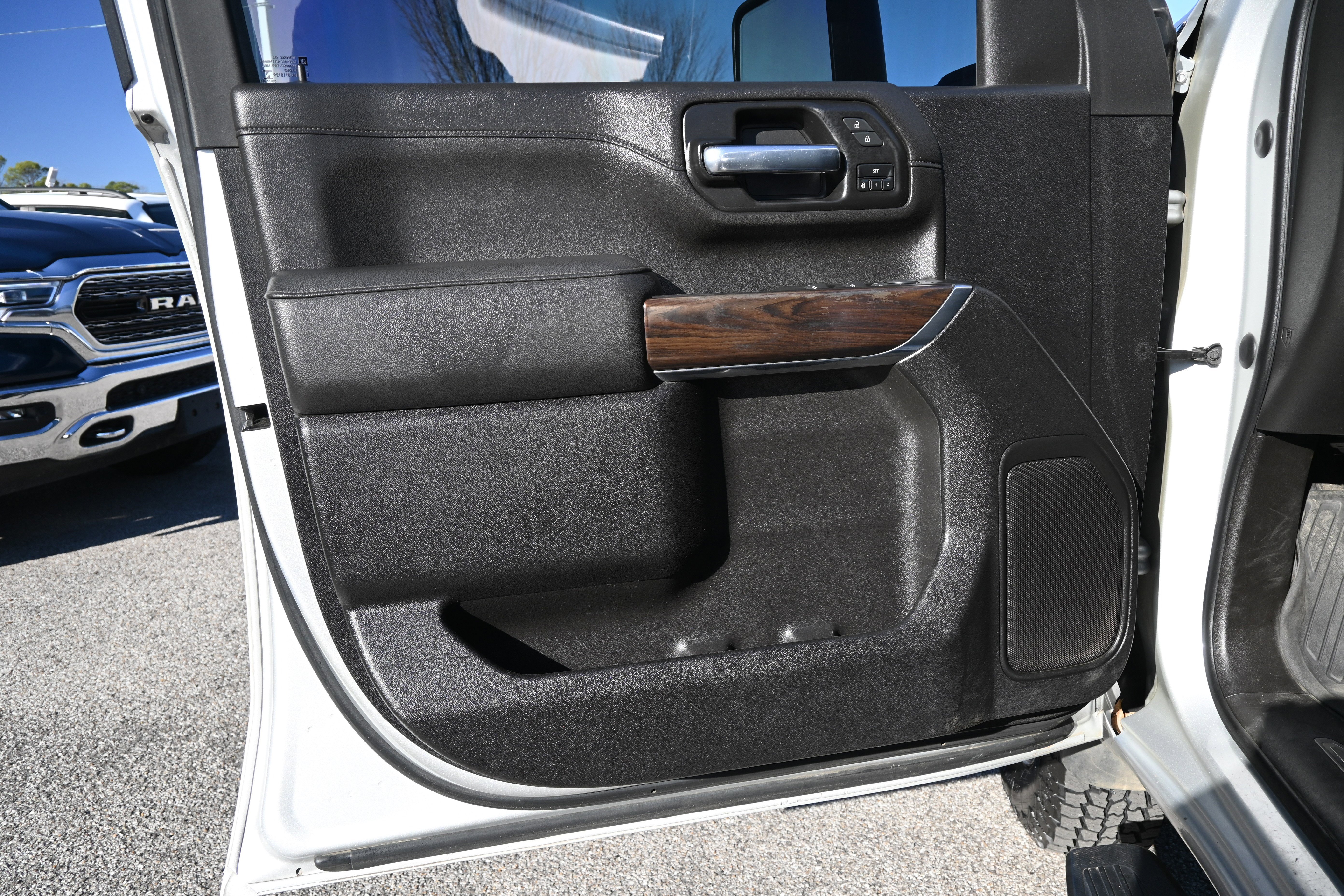 Used 2021 GMC Sierra 3500 SLT w/ SLT Convenience Package image 16