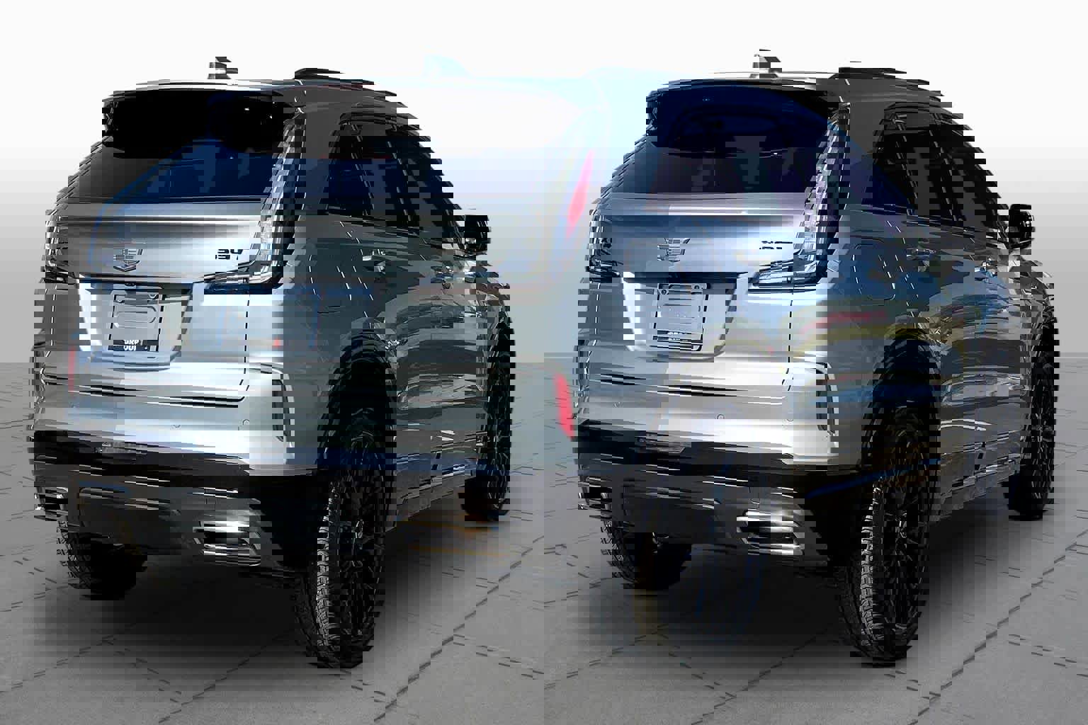 Used 2025 Cadillac XT4 Sport w/ LPO, Onyx Lite Package FWD image 13