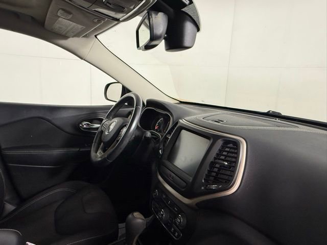 Used 2015 Jeep Cherokee Latitude w/ Comfort/Convenience Group image 31