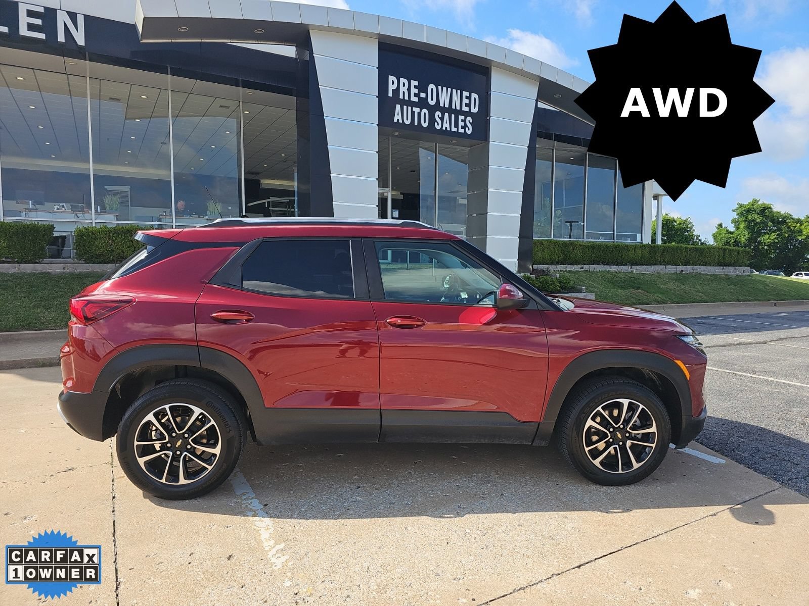 Used 2025 Chevrolet TrailBlazer LT AWD/4WD image 2