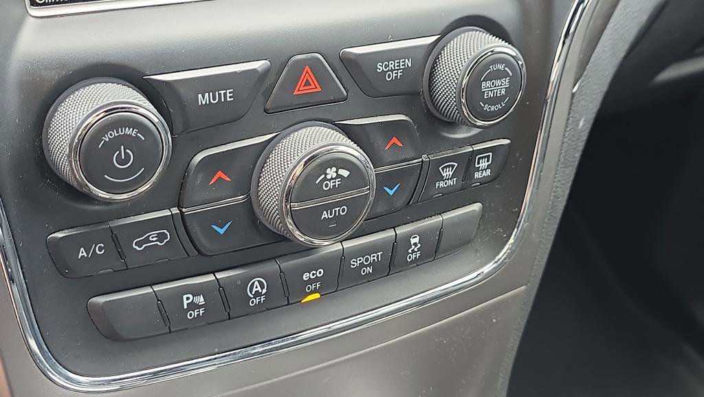Used 2018 Jeep Grand Cherokee Altitude AWD/4WD image 24