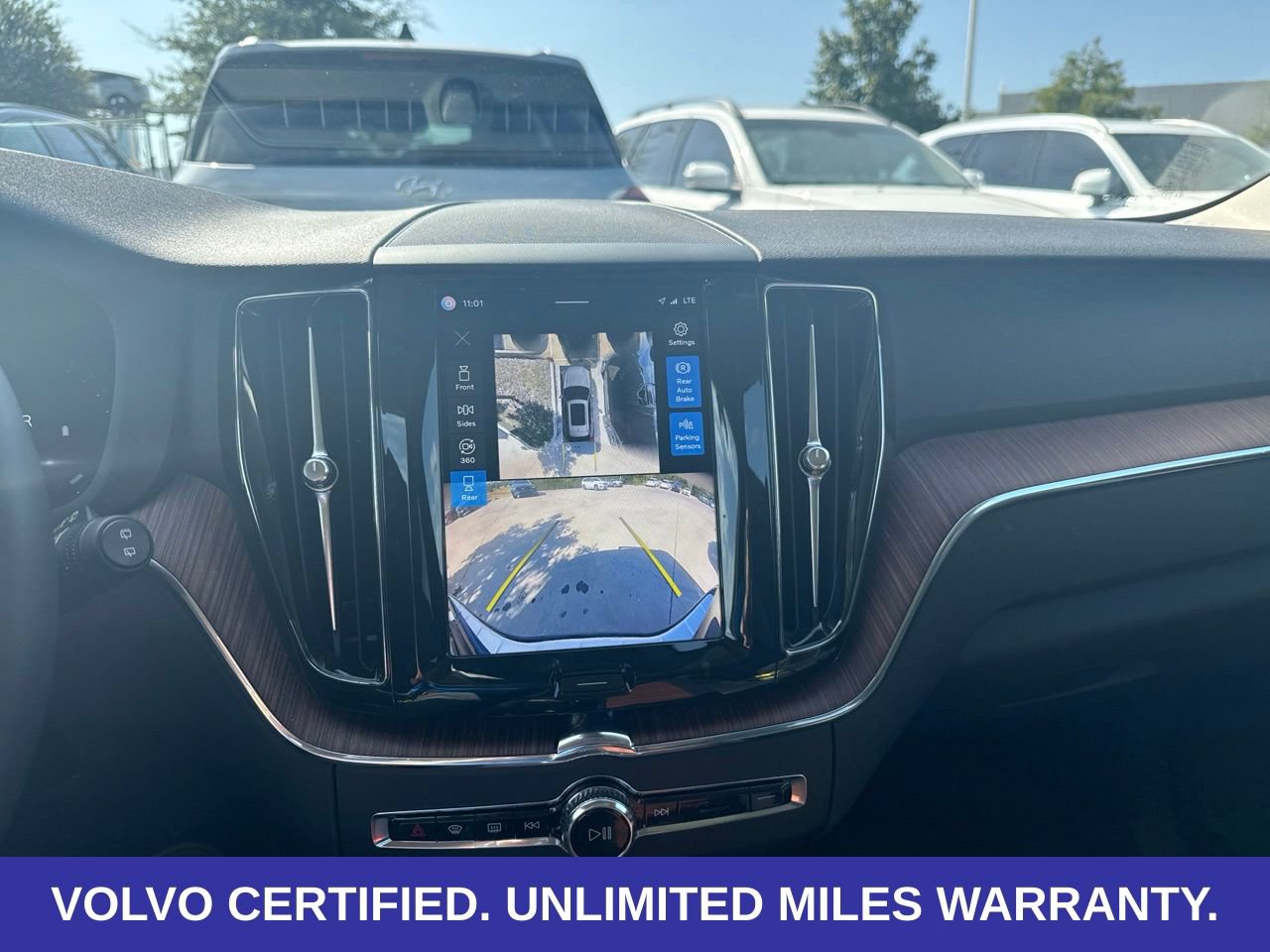 Certified 2024 Volvo XC60 B5 Plus w/ Protection Package Premier AWD/4WD image 25