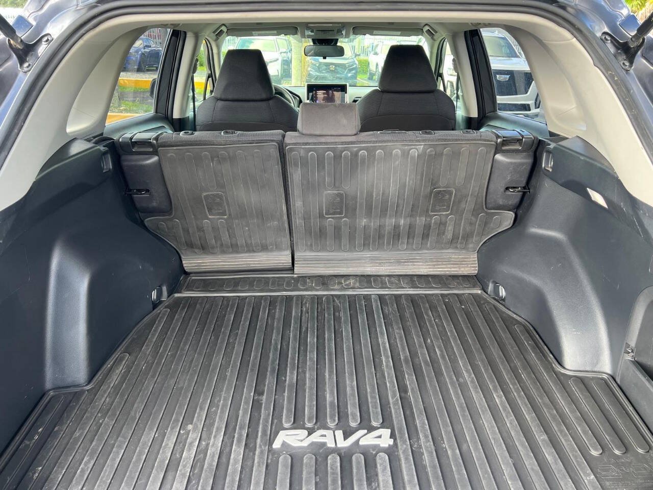 Used 2023 Toyota RAV4 LE AWD/4WD image 14