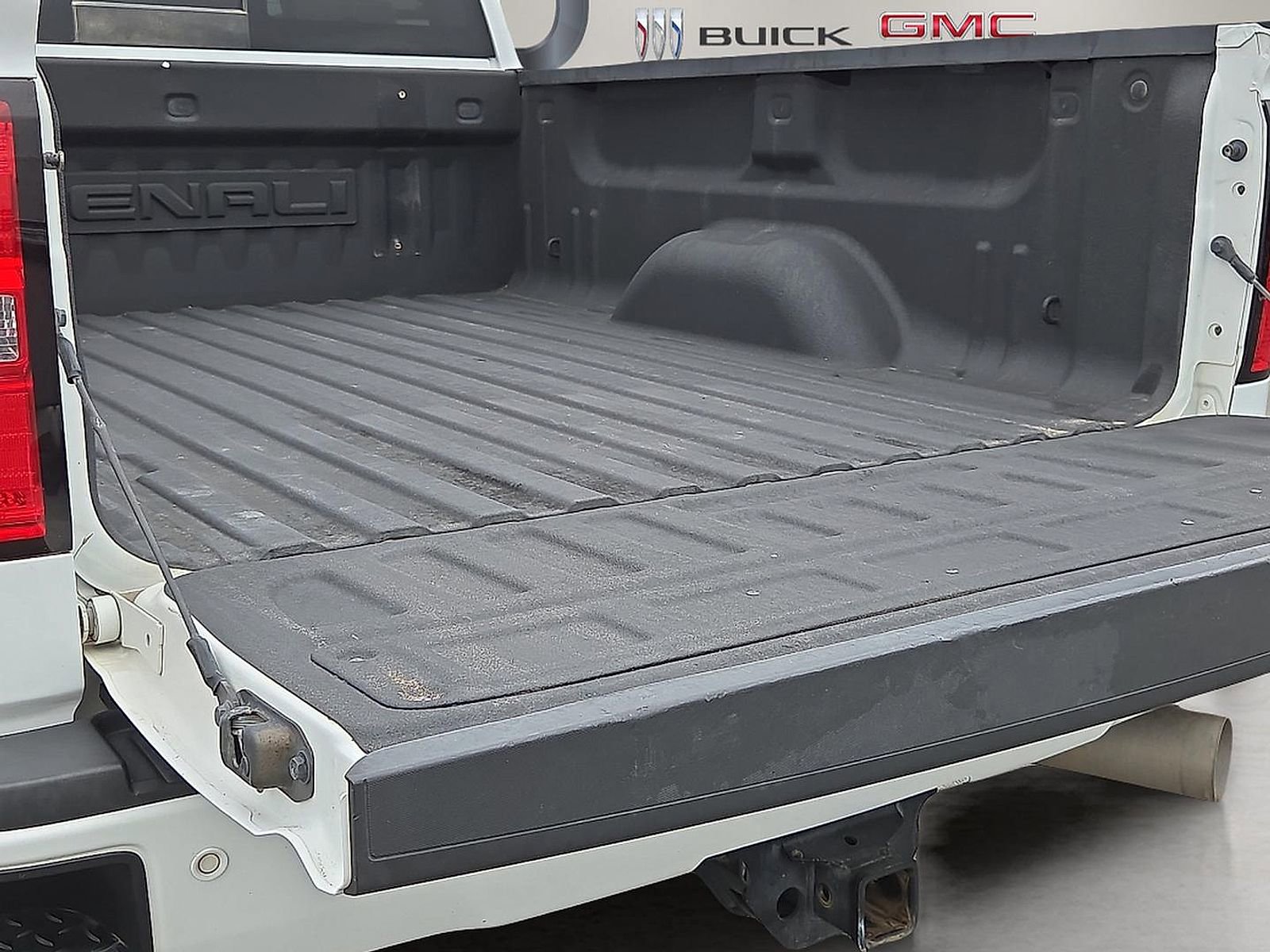 Used 2019 GMC Sierra 2500 Denali w/ Duramax Plus Package AWD/4WD image 9